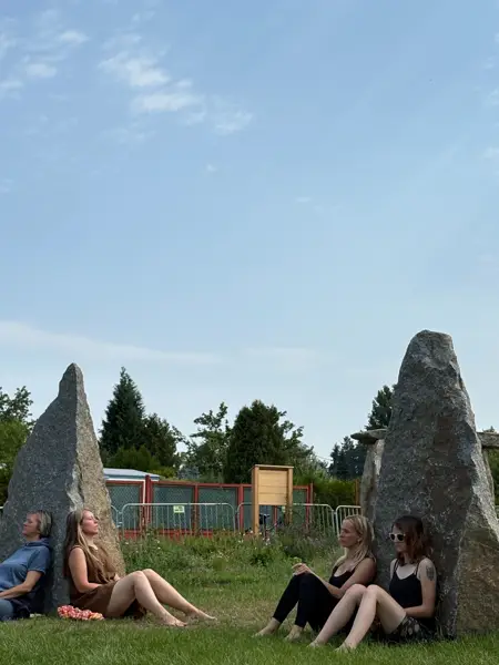 Společné ztišení pod otevřeným nebem